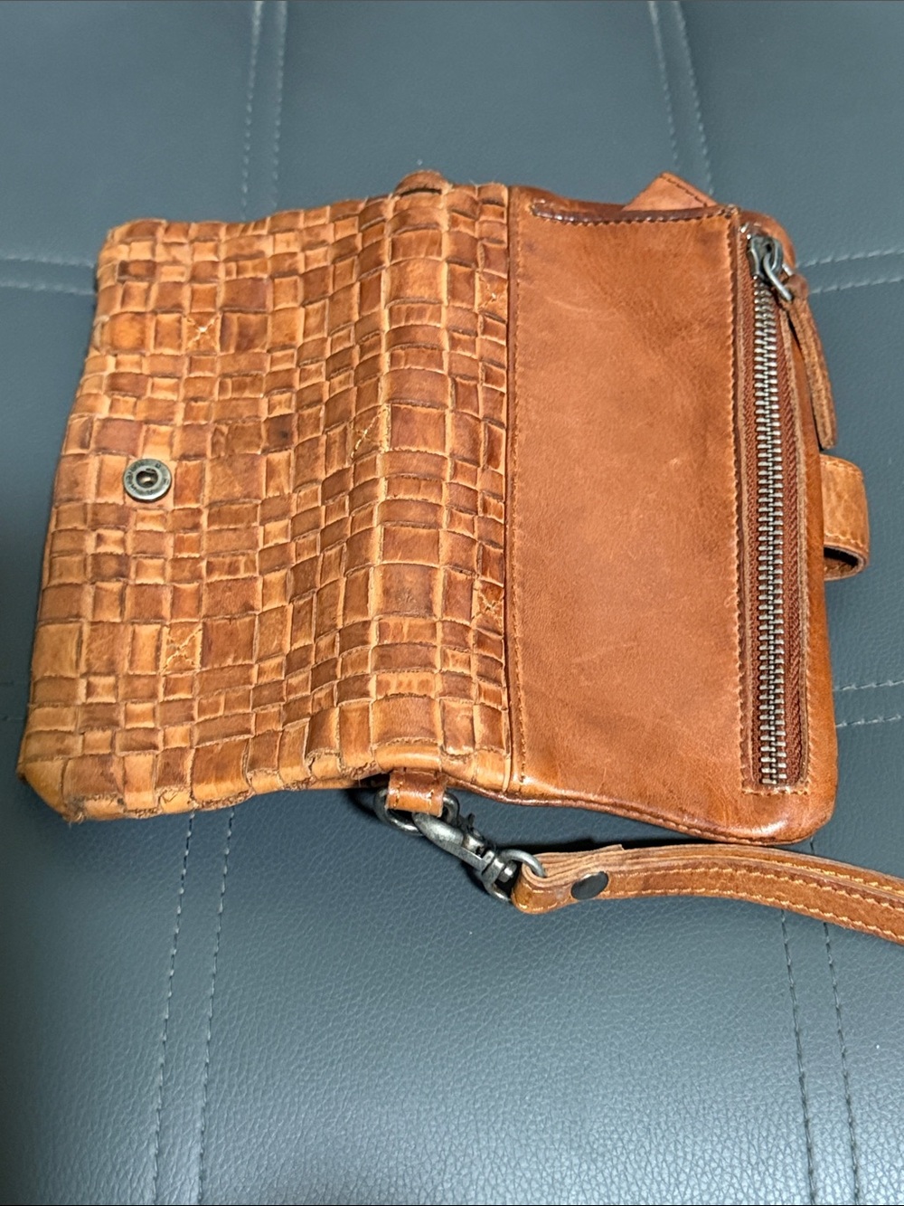Vilenca Holland Wristlet - Picture 6 of 6